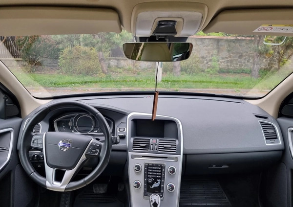 Volvo XC 60 cena 103900 przebieg: 132000, rok produkcji 2017 z Kraków małe 172